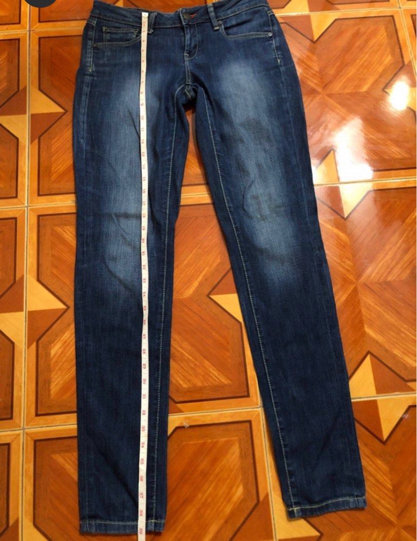 original mango jeans pants (Category: Jeans) located in Mandaluyong City. Submitted by bmorig (Listing ID 1397185376, Image 1). Description: fit 26/27 alam mo nama po size mo. nandyan na po details.