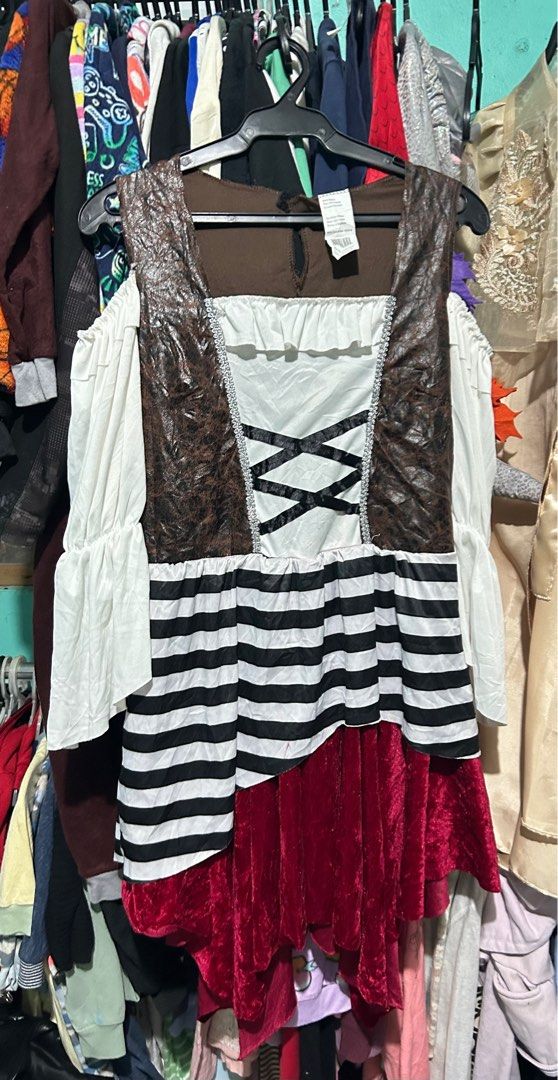 PIRATE DRESS FOR HALLOWEEN MEDIUM (Category: Traditional & Ethnic wear) located in Taytay. Submitted by bellavedph2017 (Listing ID 1397209885, Image 2). Description: PIRATE DRESS HALLOWEEN COSTUME MEDIUM 34 inches bust.