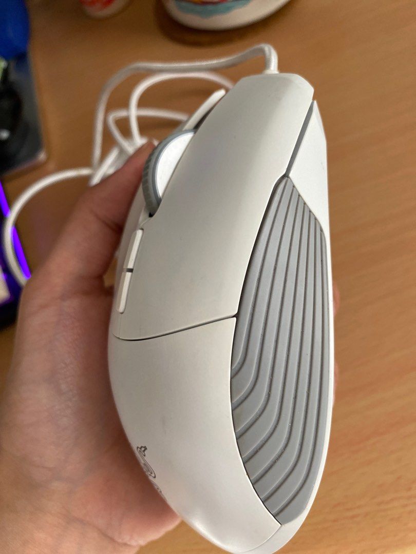 Razer Basilisk Mercury White Gaming Wired Mouse [RUSH] (Category: Mouse & Mousepads) located in Cavite. Submitted by fantastikpinay (Listing ID 1397108635, Image 3). Description: - Razer Basilisk Mercury White Gaming Mouse - Wired connection - white and gray color - Ergonomic with thumb rest -5G 16,000 DPI -Razer Chroma -bought from data blitz 2020/2021 -original price is 3595 -no issues all buttons are working -minimal scratches and marks -couri