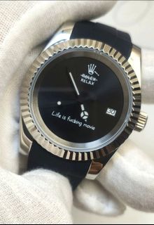 ❮Custom❯Relax dial Seiko mod 
   Seiko NH35 mechanical movement   
   39mm Rubber strap
   Comes with elegant watch box / spring bar tool / flathead screwdriver64245519559299110