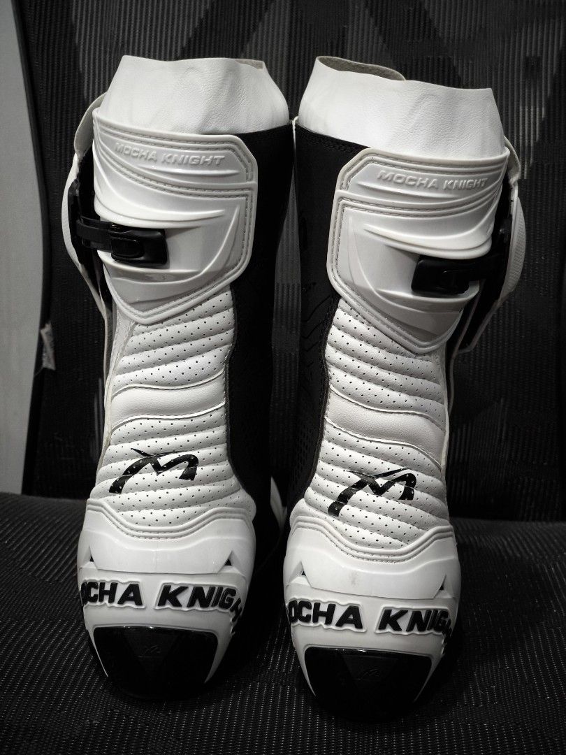 Riding Boots (Category: Boots) located in Marikina City. Submitted by johnzilla (Listing ID 1397072424, Image 3). Description: For Sale MK Riding Boots (Same Quality ng Alpinestar Supertech, just different brand) Price: 19,500 pesos Size: 42 (fitted sa US 9, 10 and 10.5) big size Brandnew condition, fitted lang. Location: Marikina #Dainese #Alpinestar #RidingBoots.