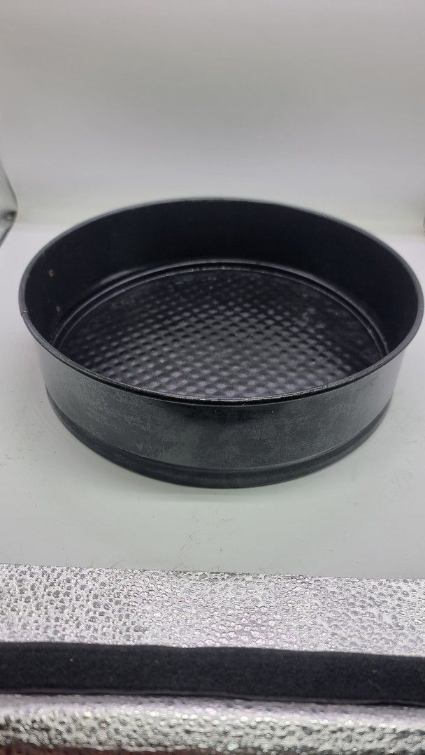 Round Cake Pan (Category: Bakeware) located in Marikina City. Submitted by andreah_16 (Listing ID 1397213541, Image 1). Description: Round cake pan with a textured bottom. The pan is black. The diameter of the pan is approximately 10 inches. Perfect for baking cakes, pies, and other desserts. A great addition to any kitchen for both beginner and experienced bakers..
