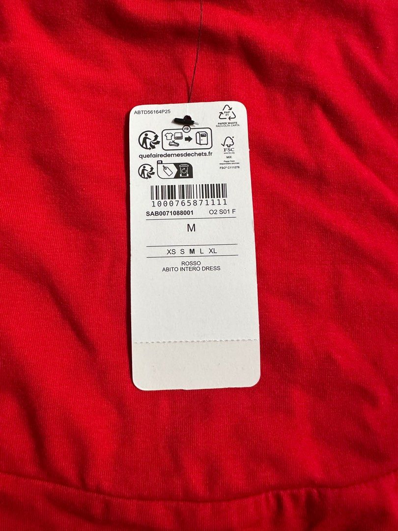 Terranova Red Dress - Size M (Category: Dresses) located in Taguig. Submitted by busybeebea (Listing ID 1397087425, Image 2). Description: - Terranova red dress - Sleeveless design - Square neckline - Size: M - Fitted bodice, flared skirt - Brand new with tags.