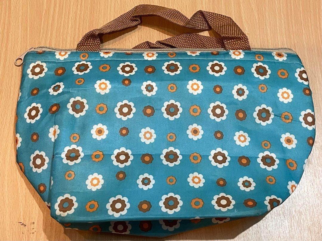 Thermal bag (Category: Food Organization & Storage) located in San Fernando. Submitted by japansurpluselyu (Listing ID 1397157736, Image 1). Description: 12x8.