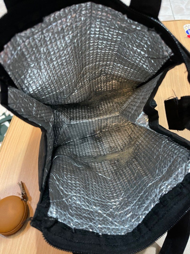 Thermal Bag (Category: Food Organization & Storage) located in San Fernando. Submitted by japansurpluselyu (Listing ID 1397157964, Image 2). Description: 8x9.
