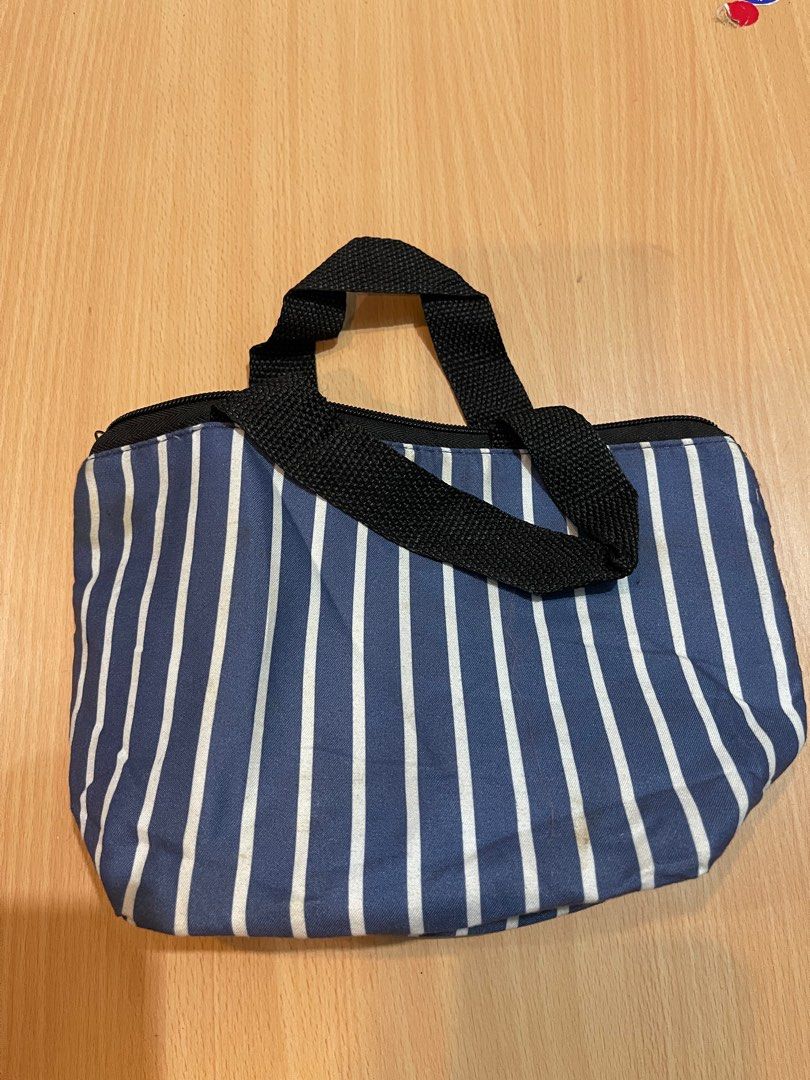 Thermal bag (Category: Food Organization & Storage) located in San Fernando. Submitted by japansurpluselyu (Listing ID 1397158409, Image 1). Description: 10x6.5.