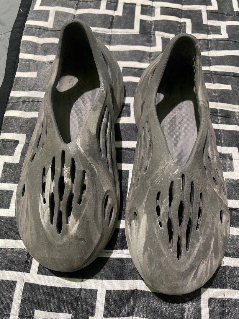 Yeezy Foam Runner MX Granite (Category: Slippers & Slides) located in Manila. Submitted by f2xgswmdb695670 (Listing ID 1397215628, Image 1). Description: Issue: needs washing, drags, no box (replacement box if you want) pick up/meetup Cubao/Marikina 📍Marikina 09989497410 (Message me).