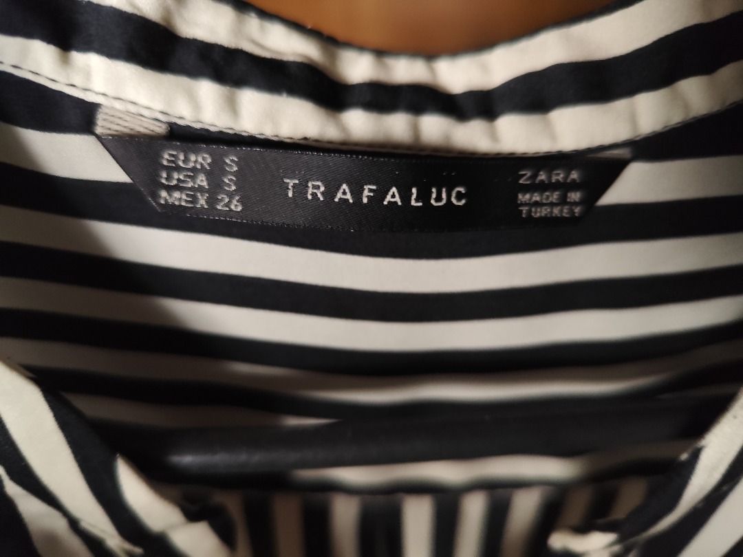 Zara Trafaluc Striped Blouse (Category: Blouses) located in Mandaluyong City. Submitted by msdeclutterfinds (Listing ID 1397070338, Image 3). Description: - Zara Trafaluc striped blouse - Black and white striped pattern - Size S (EUR S, USA S, MEX 26) - Made in Turkey - Classic and versatile design - Suitable for various occasions.