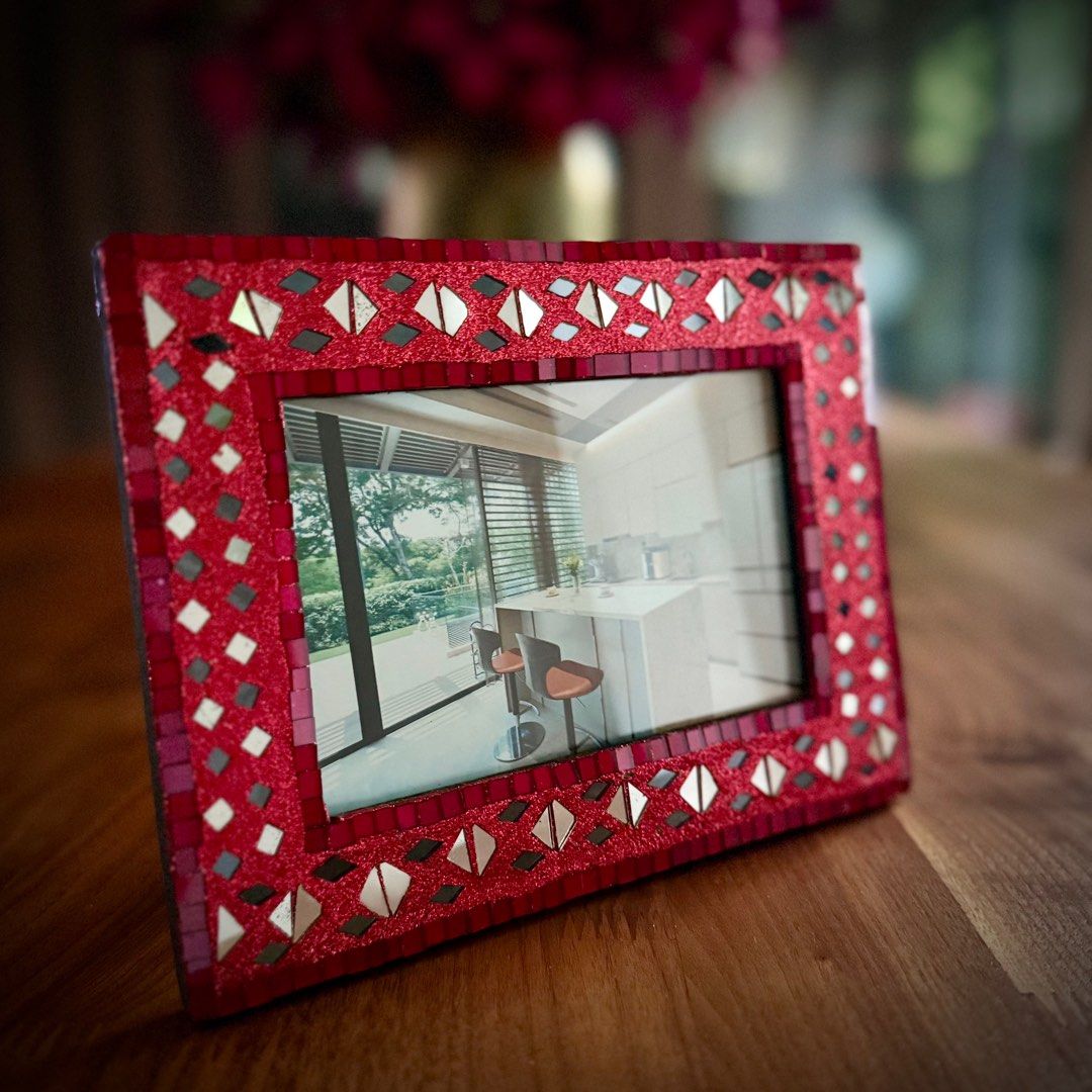 2 Photo Frames (4R and 6R sizes) (Category: Frames & Pictures) located in Singapore. Submitted by jjhkt (Listing ID 1397258131, Image 2). Description: 2 different sizes: Red is 4R (4” x 6”) and Black is 6R (6” x 8”). Price is for both frames. Both are hand made..