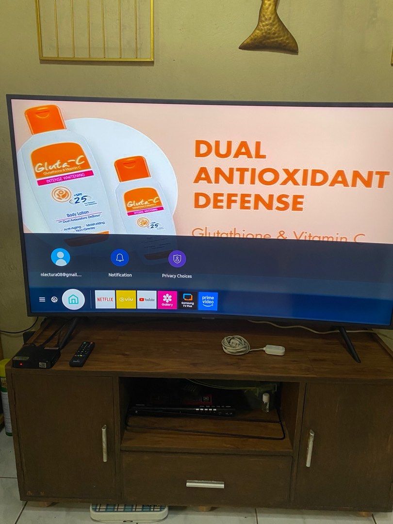 55" Crystal UHD Curved TU8300 Smart TV (Category: TV) located in Manila. Submitted by arnelabesamis223 (Listing ID 1397328355, Image 3). Description: No issue.