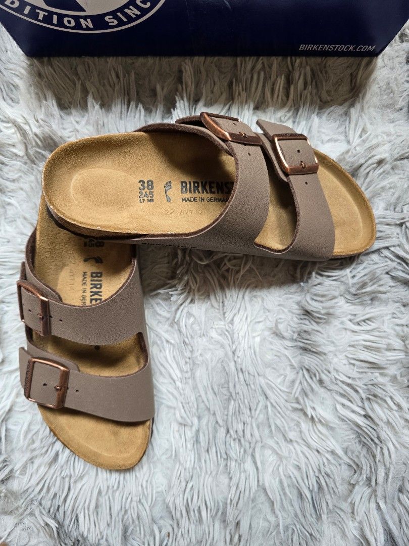 Birkenstock Arizona BS Mocca (Category: Slippers and slides) located in Calamba. Submitted by xmhybnd (Listing ID 1397306135, Image 2). Description: Onhand ✨ Arizona BS Mocca ●EU 38 NF 📌COP/COD via LBC (+sf). Need ₱500 dp per pair. 📌Free shipping via Flash Express (payment first). 📌💯 Legit / Original (money back if proven fake) 📌Brandnew complete w/ box. 📌No Return, No Exchange. Make sure of your size. DM if interested. 📩.