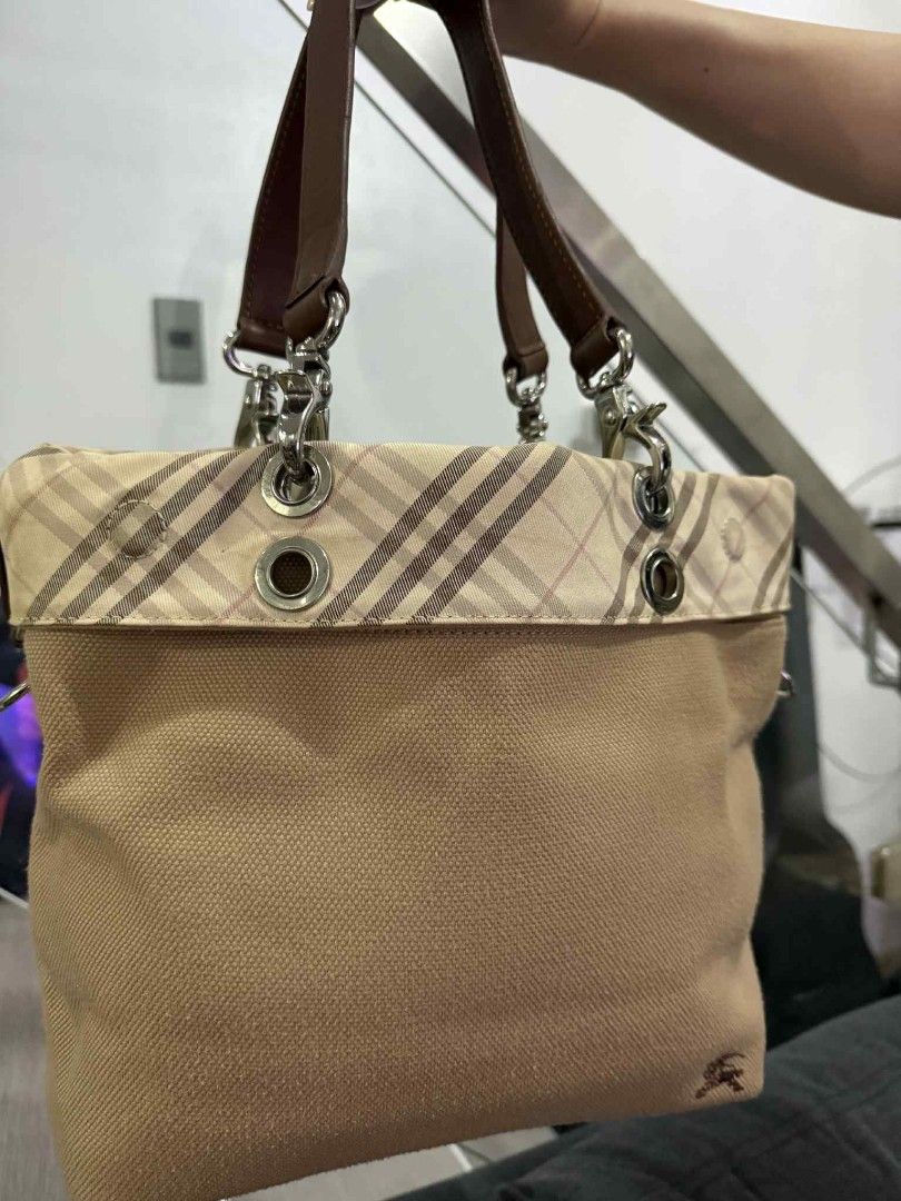 BURBERRY BLUE LABEL burberry blue label Tote Bag Handbag (Category: Luxury Bags & Wallets) located in Caloocan City. Submitted by rockyby28 (Listing ID 1397338708, Image 2). Description: BURBERRY BLUE LABEL burberry blue label Tote Bag Handbag Used from japan No dust bag as is 📍Size Gusset 10cm Height: 24cm Width 36cm Handle 40cm There is no noticeable scratches or dirtThere are some minor signs of use, scratches and dirt, but they are not notic