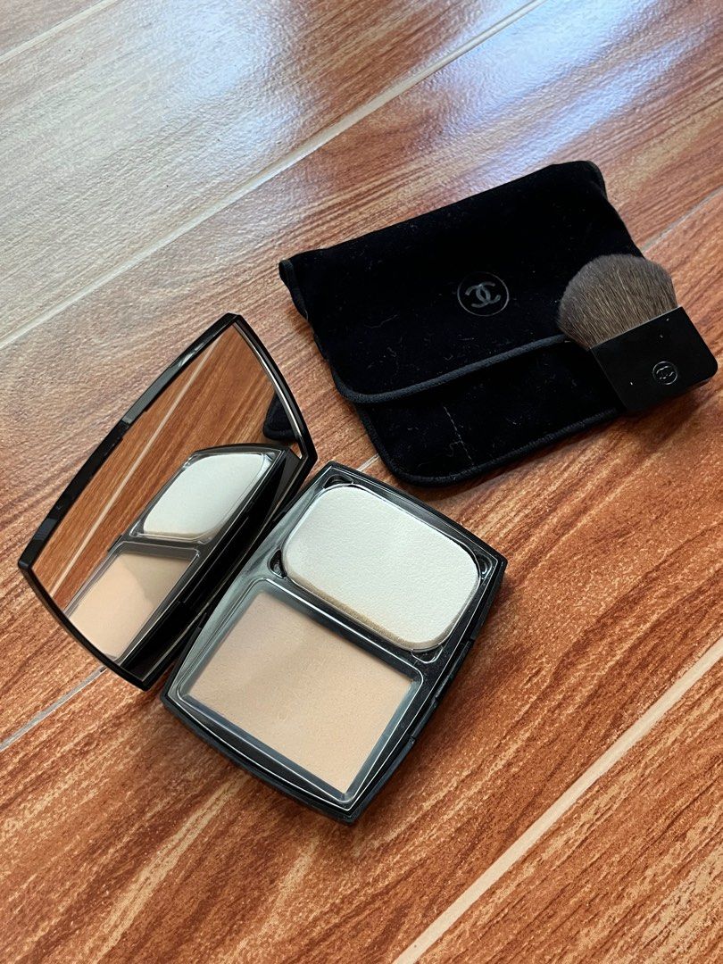 Chanel Vitalumiere Compact Douceur Powder (Category: Makeup) located in Manila. Submitted by kybubs (Listing ID 1397250441, Image 2). Description: Chanel Vitalumiere Compact Douceur powder in shade 10 Beige - Like new. Gifted to me, but not my shade -price is negotiable Includes: - compact with mirror - sponge applicator - brush - velvet pouch 📍Meetup: SM Sucat Foodcourt & Raon Shopping Center MOD: Lalamove / Grab MOP: Gcash / BPI.
