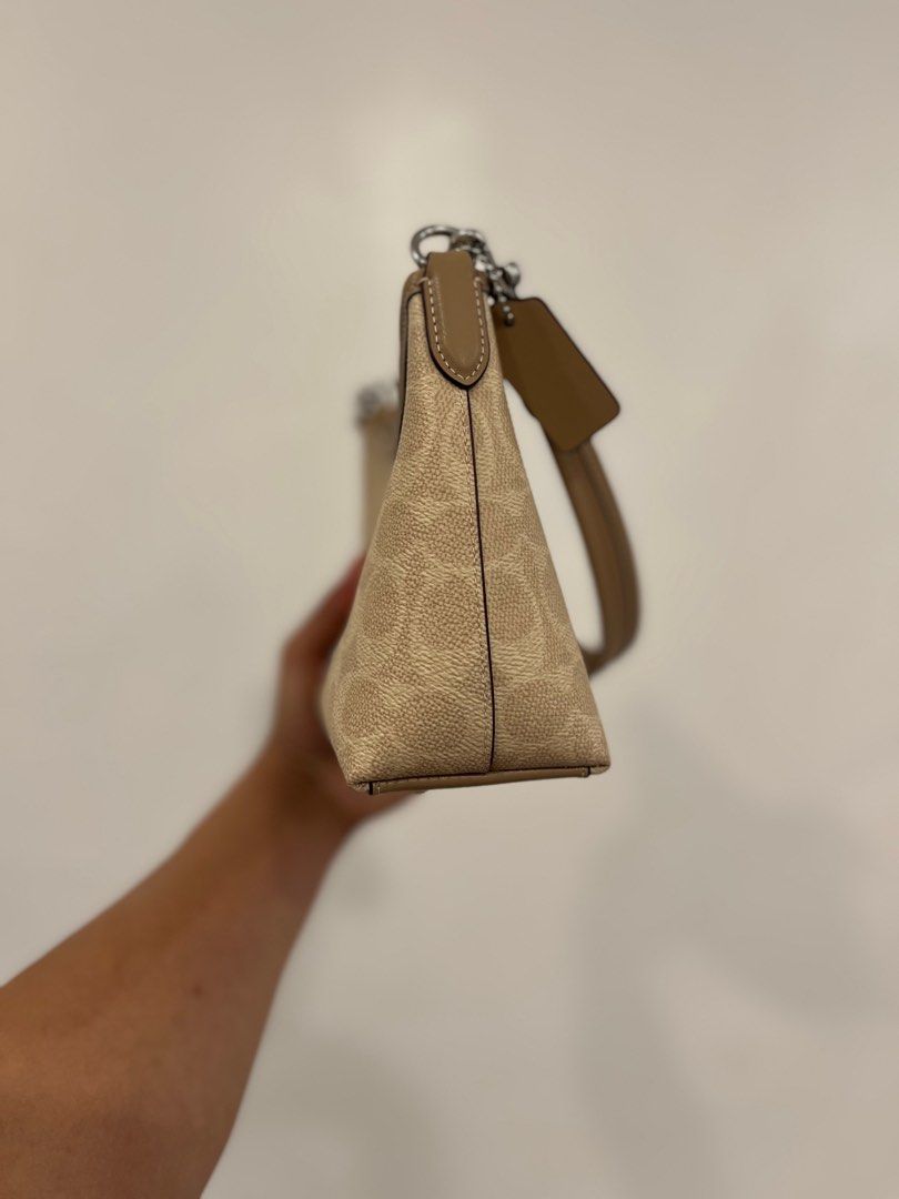 Coach small Laurel (Category: Luxury Bags & Wallets) located in Manila. Submitted by luxwalletbags (Listing ID 1397339050, Image 3). Description: Guaranteed Original.