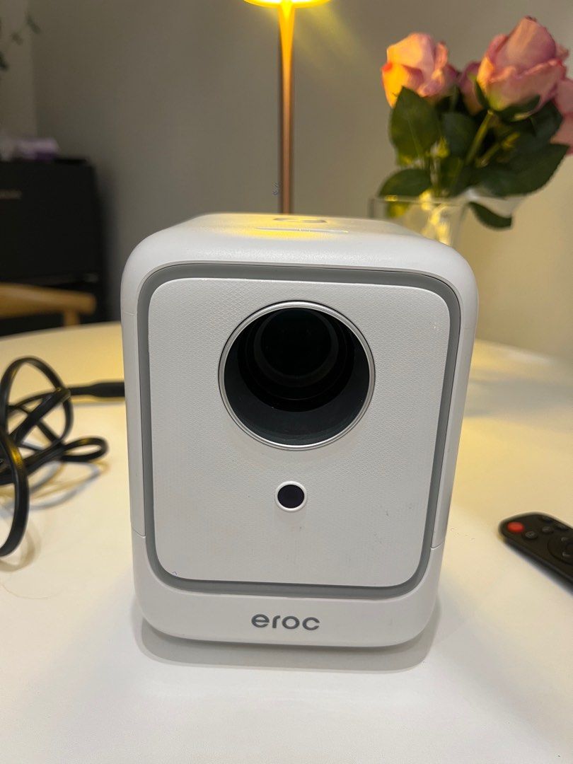 Eroc Mini Projector (Category: Projectors) located in Manila. Submitted by loveyscob67605 (Listing ID 1397375589, Image 1). Description: Almost new, bought dor 4,999 and hindi na nagagamit..