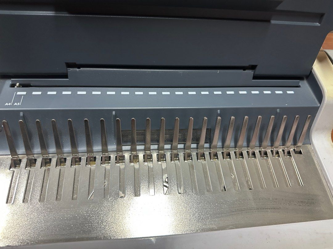Fellowes binding machine with assorted binding rings (Category: Office & Business Technology) located in Singapore. Submitted by popopo11 (Listing ID 1397275063, Image 3). Description: Fellowes binding machine with assorted binding rings Self collection Postal code 569529 Monday to Friday 3-10pm Sold as 1 set — Fellowes Pulsar+ 300 Office Comb Binder Bind Capacity: 300 Sheets Punch Capacity: 15 Sheets Medium Sized Office Binder Allows User to Pun