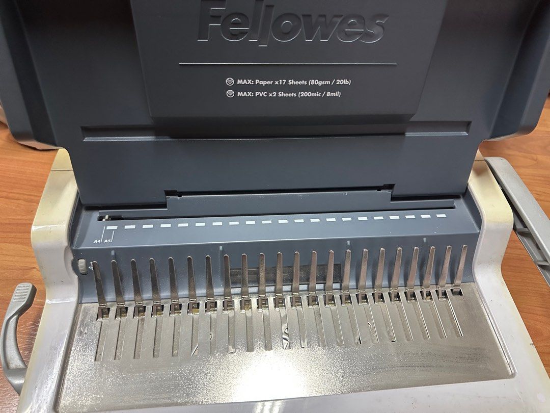 Fellowes binding machine with assorted binding rings (Category: Office & Business Technology) located in Singapore. Submitted by popopo11 (Listing ID 1397275063, Image 2). Description: Fellowes binding machine with assorted binding rings Self collection Postal code 569529 Monday to Friday 3-10pm Sold as 1 set — Fellowes Pulsar+ 300 Office Comb Binder Bind Capacity: 300 Sheets Punch Capacity: 15 Sheets Medium Sized Office Binder Allows User to Pun