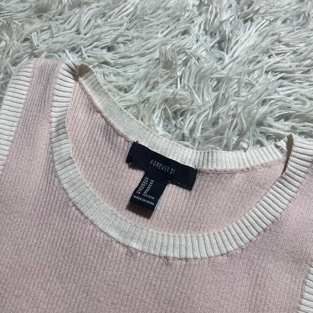Forever 21 Pink Ribbed Cropped Top (Category: Others Tops) located in Manila. Submitted by gabskkasells (Listing ID 1397347497, Image 2). Description: Not using this na + decluttering my closet! • Payment first (no COD) • Buyer will shoulder delivery fee.