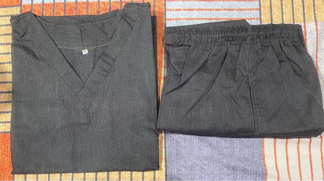 Gray Scrub Suit XS (Category: Sets or Coordinates) located in Manila. Submitted by honeyheart.23 (Listing ID 1397220070, Image 1). Description: - Gray scrub suit set - Includes V-neck top (size XS) and pants - Pants have an elastic waistband - Made from durable, non-stretch fabric - Ideal for medical professionals and comfortable work attire.