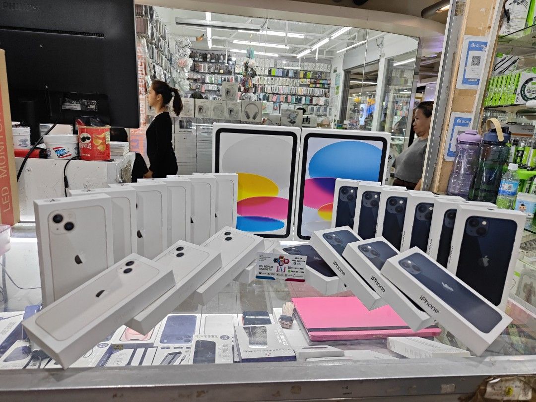 Iphone 13 128 gb (Category: iPhone 13 Series) located in San Juan City. Submitted by nerizapagara (Listing ID 1397271205, Image 1). Description: iphone 13 128gb 1 year warranty not activated brandnew sealed.