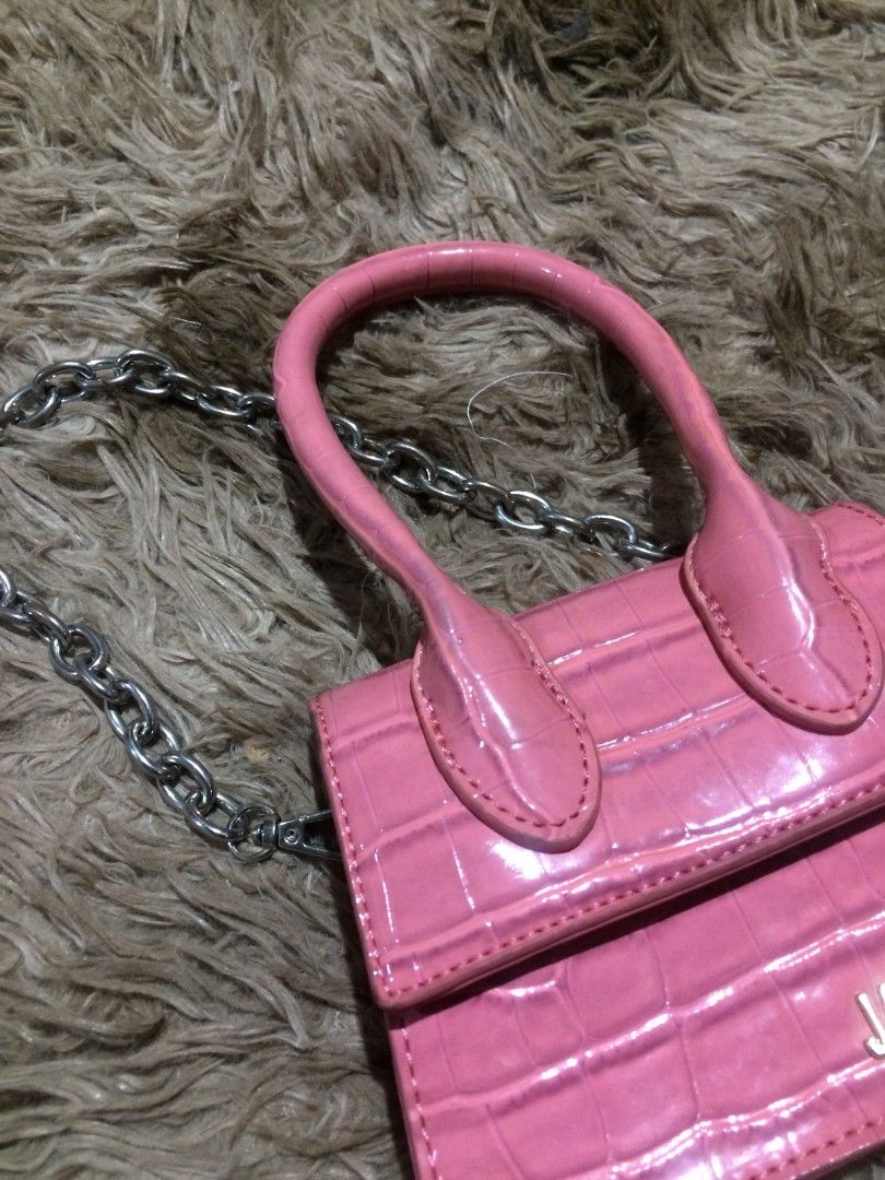 JACQUEMUS LE CHIQUITO CROCODILE LEATHER BAG (Category: Luxury Bags & Wallets) located in Naga. Submitted by mojojojooohitzzz (Listing ID 1397373387, Image 3). Description: Size : small Length: 4.5" Width: 6" Color rate : 10/10 Issue : none Excellent Condition Location : Bicol Naga City MOP: Gcash only ( Payment First ) Courier : J&T Express.