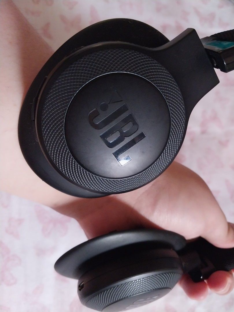 JBL E65BTNC Headphones (Category: Headphones & Headsets) located in Las Pinas. Submitted by an.me.o (Listing ID 1397407978, Image 3). Description: originally bought for 7k, now selling for 1.7k last price since it doesn't have the earpads anymore due to wear and tear includes the original pouch and the wires plus the charging cable, but the box has been thrown out na.