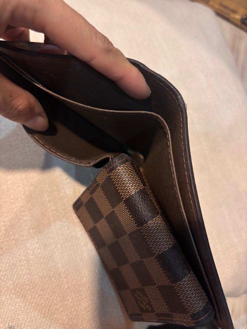 JP short wallet (Category: Luxury Bags & Wallets) located in Cebu City. Submitted by day.98 (Listing ID 1397350996, Image 2). Description: select from japan surpls genuine leather coded no flaws.