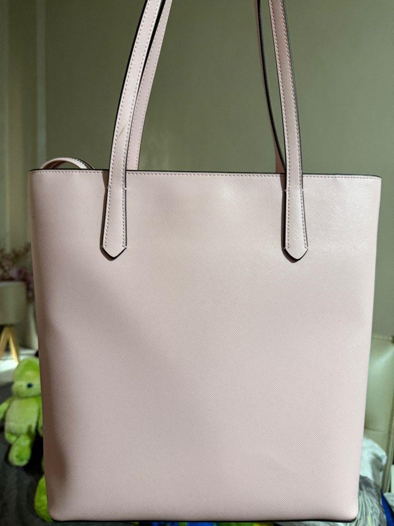 Kate Spade Chalk Pink Tote Bag (Category: Tote Bags) located in Quezon City. Submitted by declutteringseller8 (Listing ID 1397223778, Image 2). Description: - Kate Spade pink tote bag - Sleek design - Features two top handles - Made of smooth material - Perfect for everyday use - Simple and elegant design.