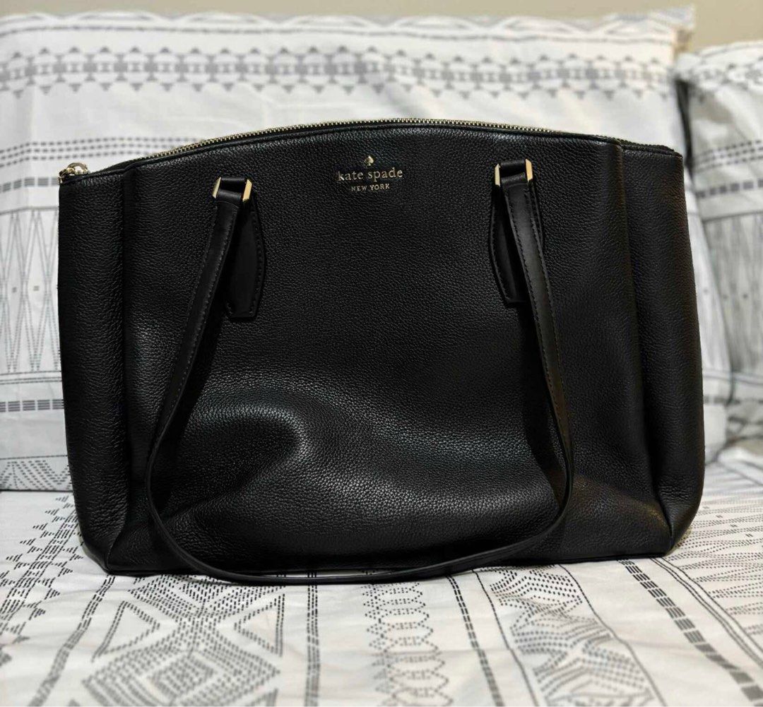 Kate Spade Monet Tote Bag (Category: Tote Bags) located in Mandaluyong City. Submitted by kthln (Listing ID 1394785028, Image 2). Description: Decluttering, cannot fit my new work laptop so might as well just sell. Purchased in the US. SF to be arranged and shouldered by buyer. Product Details from Kate Spade Site: 10.23”X14.57”X5.12” handle drop: 10.5” pebbled leather patent leather and suede trim two way spade jacquard lining metal pinmount log
