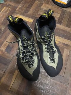 (Category: ) located in . Submitted by lockerpreloved (Listing ID 1397258699, Image 1). Description: .