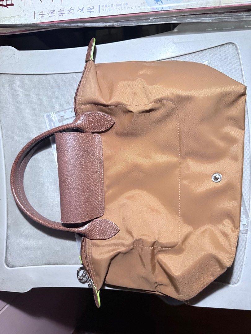 Longchamp Le Pliage Handbag (Category: Luxury Bags & Wallets) located in Manila. Submitted by heyitsmechi (Listing ID 1397341679, Image 2). Description: Handbag Longchamp style number: L1621089P86 Snap button Zip closure 1 patch pocket Finish accs: Gold color PRODUCT DIMENSIONS L 22cm x W 23cm x H 14cm / L 8.7in x W 9.1in x H 5.5in Net weight: 178g Gross weight: 198g Bought in duty free taiwan Rfs: not using anymore.