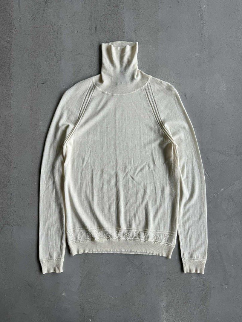 Louis Vuitton Cream Khitted Turtleneck (Category: Activewear) located in Manila. Submitted by beyondarchives (Listing ID 1397277390, Image 2). Description: Size: Large Width: 18 Length: 26 Sleeve: 25 Materials: Knitted Condition: 9/10 Issue: None.