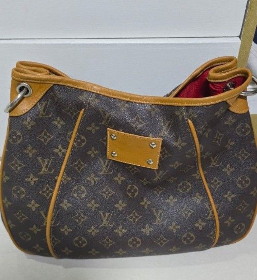 Louis Vuitton Monogram Canvas Hobo Bag (Category: Luxury Bags & Wallets) located in Manila. Submitted by rcloset___ (Listing ID 1397260511, Image 1). Description: - Authentic Louis Vuitton handbag - Iconic Monogram canvas - Hobo style with curved shape - Leather trim - Shoulder strap - Metal hardware - Red fabric lining - Stylish and recognizable design.