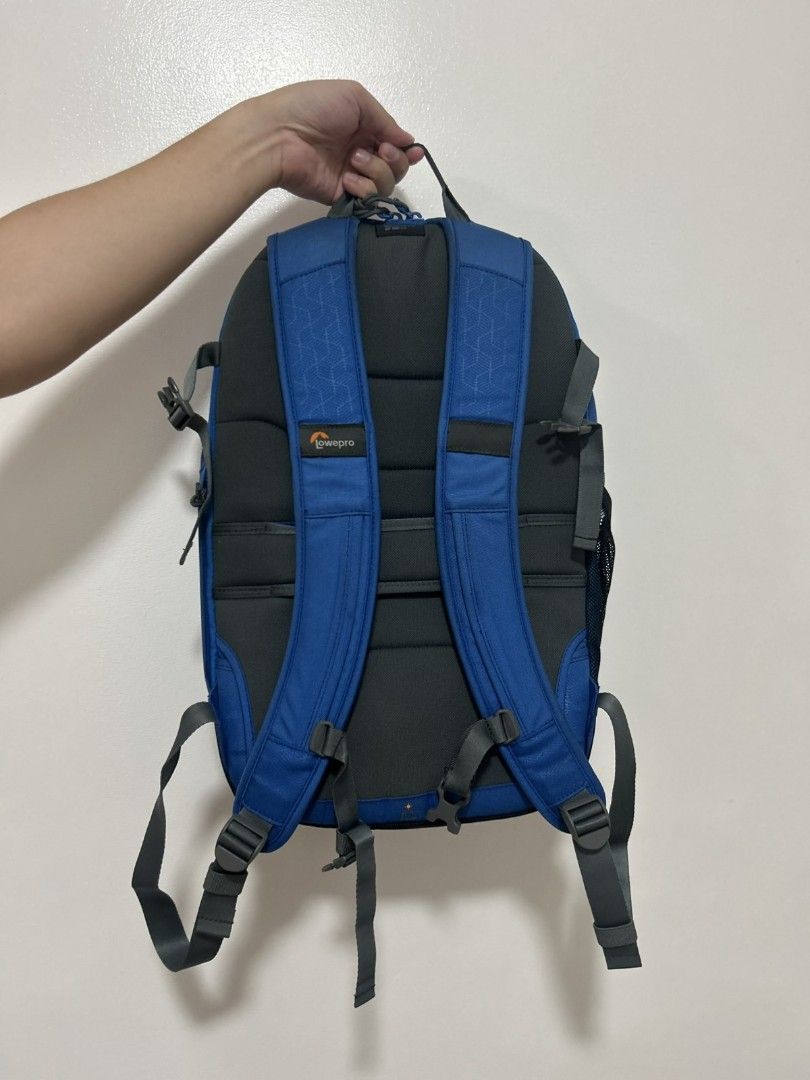 LOWEPRO Backpack (Category: Backpacks) located in Makati City. Submitted by retep11 (Listing ID 1397397264, Image 2). Description: RidgeLine Pro BP 300 AW 25-liter daypack with dedicated protection for a 15'' laptop and tablet. RidgeLine is ready for the trail or for commute. CradleFit™ compartment protects a 15'' laptop and 10'' tablet. Tricot lined FormShell pocket offers impact & scratch protection Padded, breathable air-mesh back panel for lo