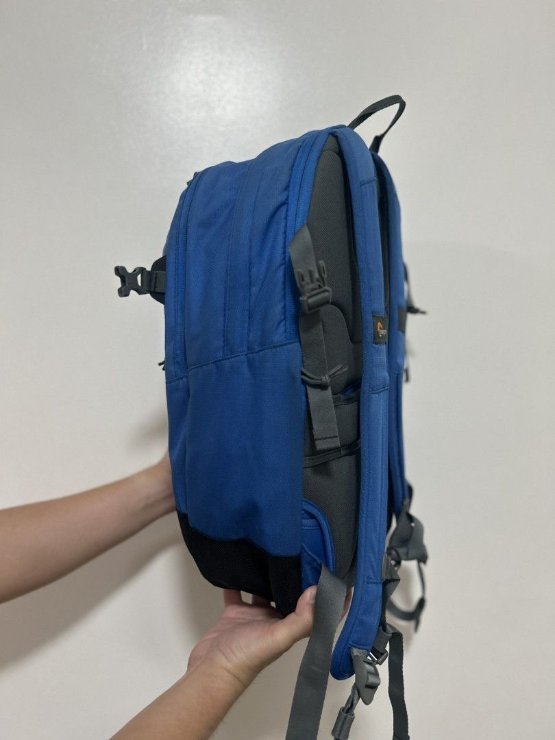 LOWEPRO Backpack (Category: Backpacks) located in Makati City. Submitted by retep11 (Listing ID 1397397264, Image 3). Description: RidgeLine Pro BP 300 AW 25-liter daypack with dedicated protection for a 15'' laptop and tablet. RidgeLine is ready for the trail or for commute. CradleFit™ compartment protects a 15'' laptop and 10'' tablet. Tricot lined FormShell pocket offers impact & scratch protection Padded, breathable air-mesh back panel for lo