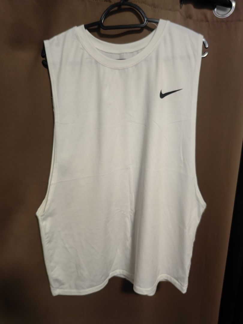 Men Sando Bundle (Category: Activewear) located in Bulacan. Submitted by aemcloset (Listing ID 1397351565, Image 3). Description: 6 pcs for 400 only Medium to XL Drifit and cotton.