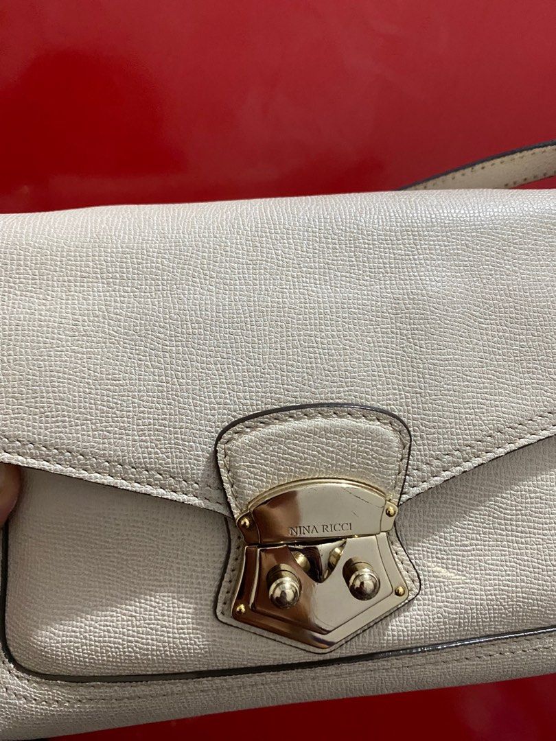 Nina Ricci (Kili-bag) (Category: Shoulder Bags) located in Rizal. Submitted by wild.lastly (Listing ID 1397389179, Image 2). Description: LAST PRICE POSTED‼️ Vintage Nina Ricci Super minimal nung flaw sa metal, pero hindi nakakabawas sa ganda ng bag - spacious, can put a lot of stuff inside - cream color .