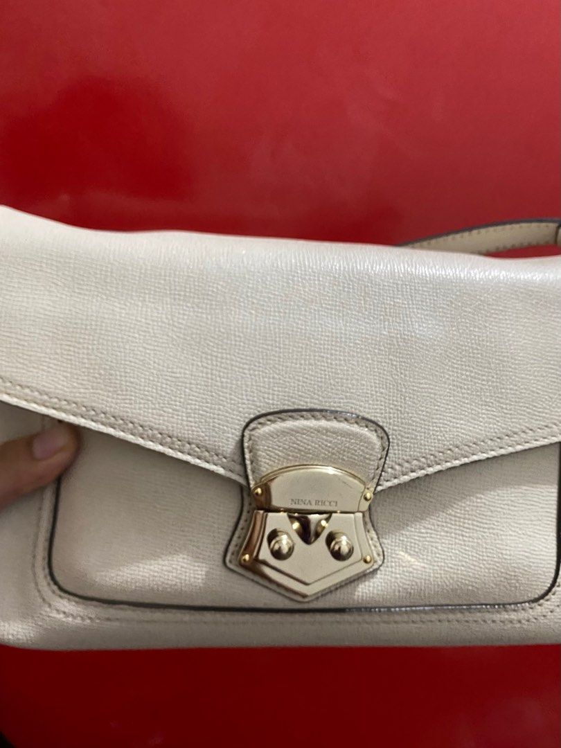 Nina Ricci (Kili-bag) (Category: Shoulder Bags) located in Rizal. Submitted by wild.lastly (Listing ID 1397389179, Image 3). Description: LAST PRICE POSTED‼️ Vintage Nina Ricci Super minimal nung flaw sa metal, pero hindi nakakabawas sa ganda ng bag - spacious, can put a lot of stuff inside - cream color .