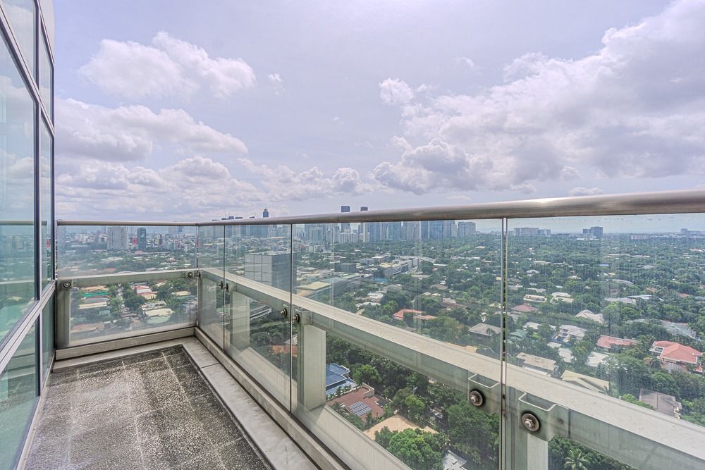 One Roxas Triangle, Makati: 3BR Unit for Sale! (Category: Apartments & Condos) located in Makati City. Submitted by aira.realestateph (Listing ID 1397310328, Image 3). Description: ⚜️ 3BR Unit in One Roxas Triangle, Makati! FOR SALE: ₱ 120,000,000 gross & nego Floor Area: 308 sqm. 3 Bedrooms 3 Toilet & Bath 3 Parking Unfurnished Forbes Tower Clean Title • Unobstructed views of Makati, BGC and Pasig/Mandaluyong • Never been tenanted • Facing East 