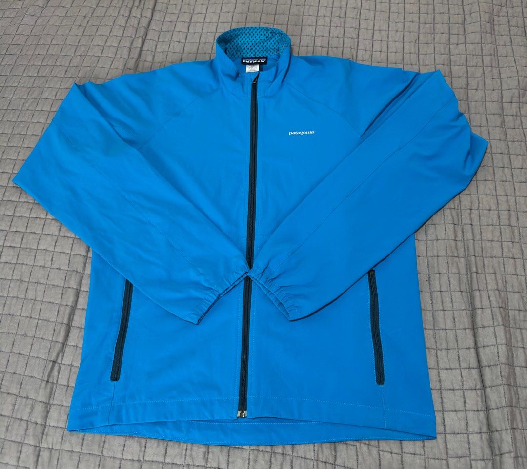 PATAGONIA Traverse Full Zip Lightweight Softshell Light Blue Jacket (Category: Coats, Jackets and Outerwear) located in Las Pinas. Submitted by essentialsbyj (Listing ID 1397302528, Image 1). Description: PATAGONIA Traverse Full Zip Lightweight Softshell Light Blue Jacket 100% authentic Versatile Breathable Lightweight Jacket (ok for light rain) Size: Small Dimensions: 21W x 26L Retail price: $100+ Excellent condition Issues: slightly fading refl