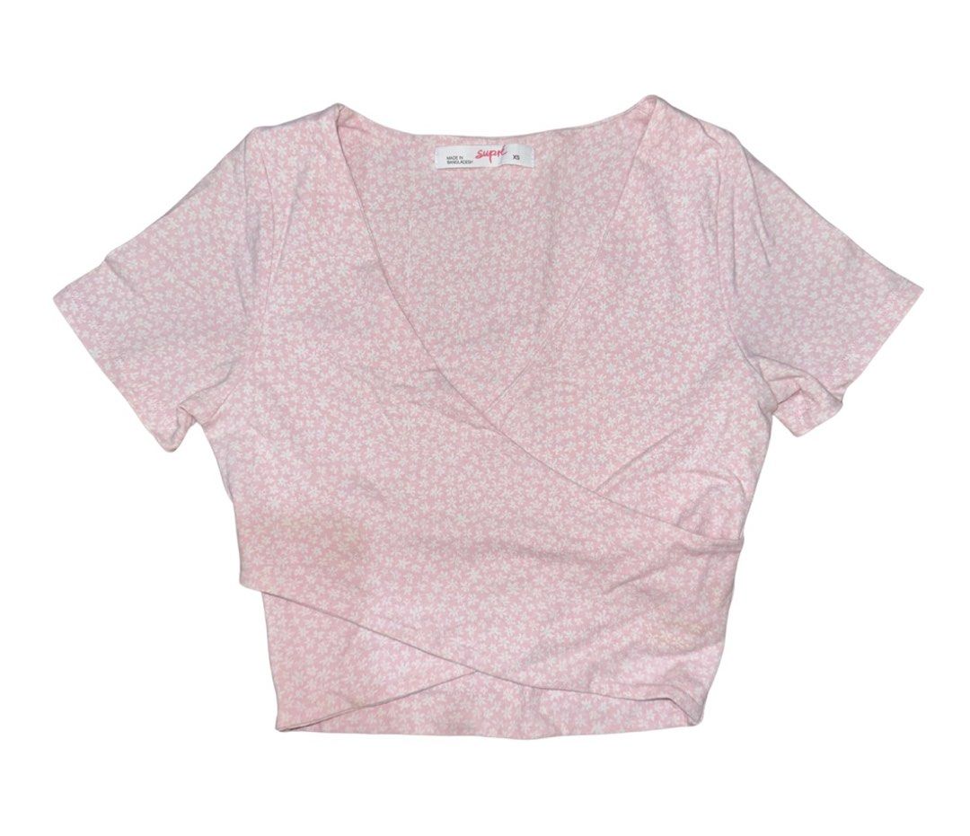 Pink floral top (Category: Blouses) located in Davao. Submitted by bubbytea.closet (Listing ID 1397390877, Image 1). Description: Wrap top.
