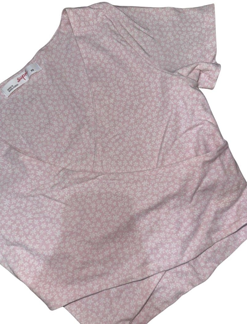 Pink floral top (Category: Blouses) located in Davao. Submitted by bubbytea.closet (Listing ID 1397390877, Image 2). Description: Wrap top.