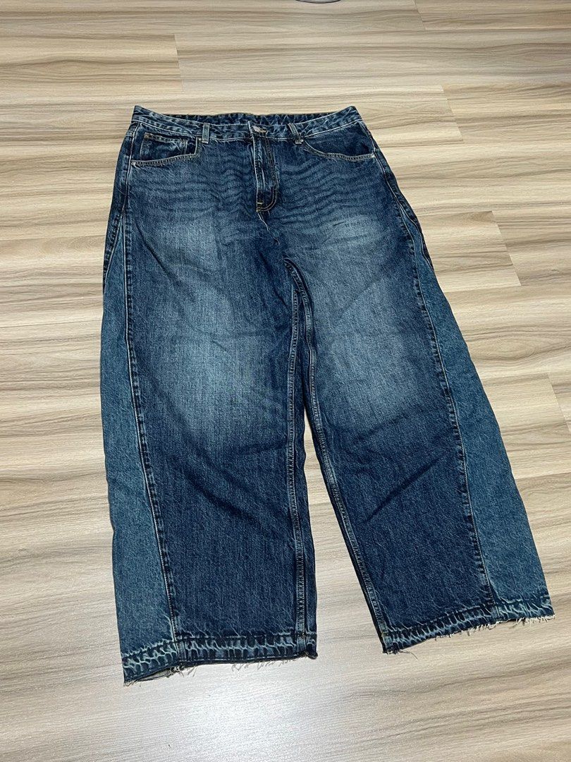 pull & bear super baggy jeans (Category: Jeans) located in Santa Rosa. Submitted by 9unsnroses (Listing ID 1397232142, Image 1). Description: waist 39 length 44 leg opening 11.5 worn once only 1,995 only (2,995 srp).