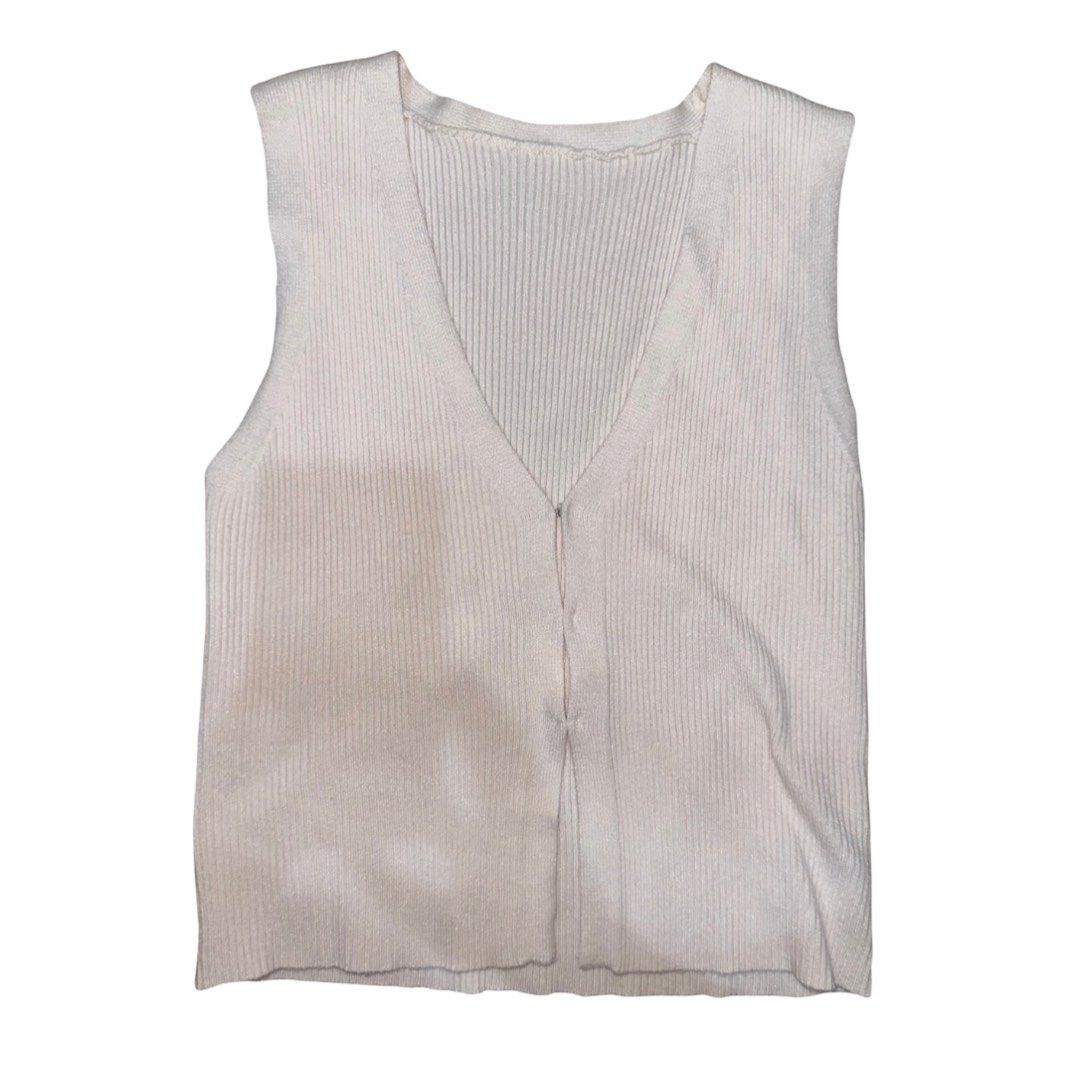 Ribbed tank top (Category: Sleeveless) located in Davao. Submitted by bubbytea.closet (Listing ID 1397392135, Image 1). Description: .