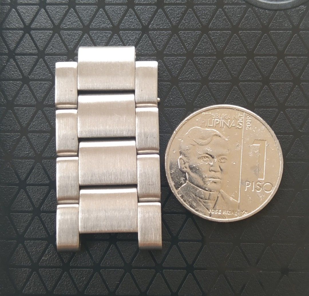 Rolex straps links stainless steel (Category: Luxury Watches) located in Quezon City. Submitted by cjwstore (Listing ID 1397267569, Image 1). Description: sa Rolex po ito . pang lalaki ito. diko lang alam kung anung model. pero sa oyster datejust po ito. vintage nadin siguro ito. as is pick up qc area.