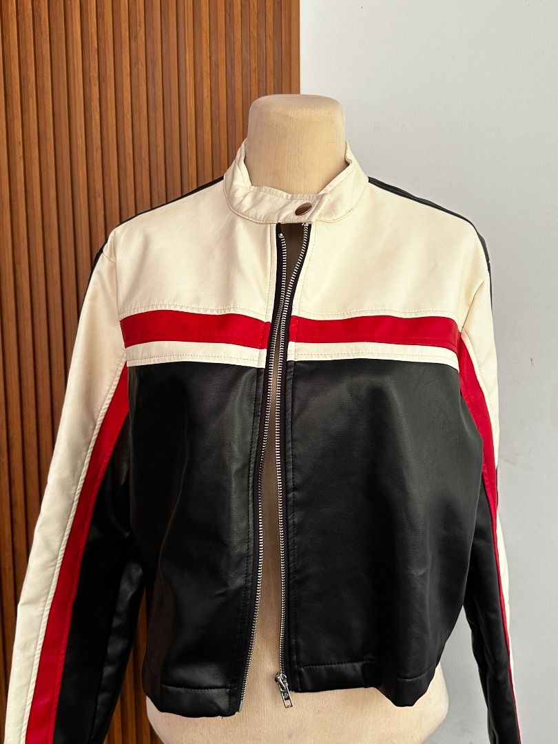 SHEIN Zip Up Crop Jacket (Category: Coats, Jackets and Outerwear) located in Davao. Submitted by bluesclothings (Listing ID 1397399248, Image 3). Description: -Used only at a concert -in great quality Size L .