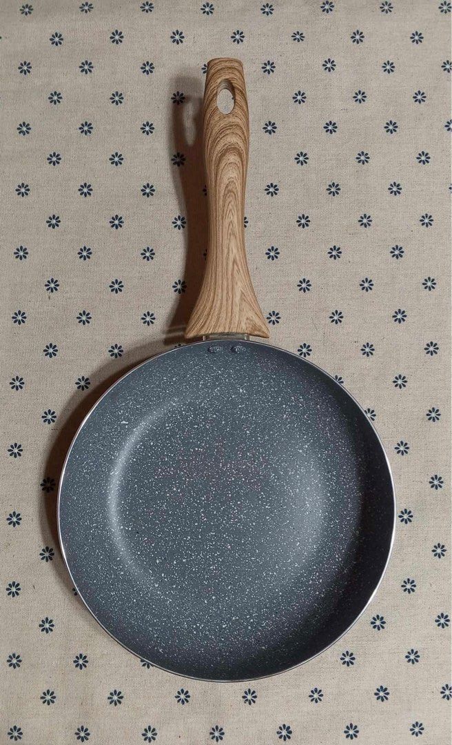 Slique Marble Series Frypan 22cm (Category: Cookware & Accessories) located in San Mateo. Submitted by kusinaninanan (Listing ID 1397355232, Image 3). Description: Branded Slique 22cm Nonstick and induction ready .