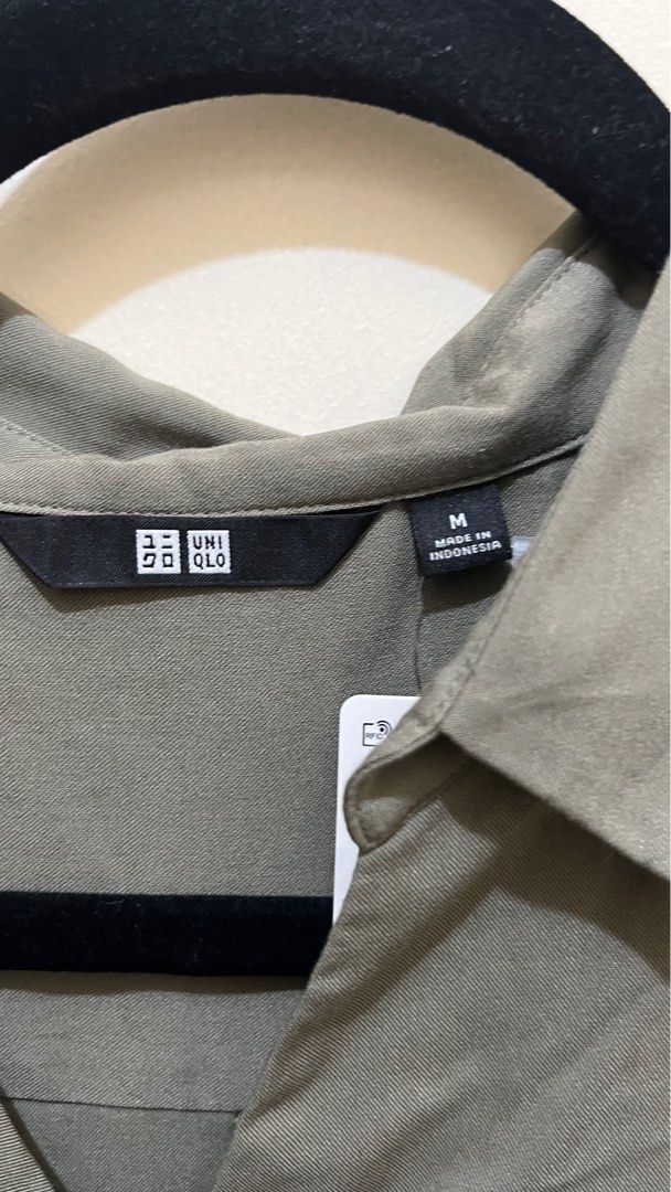 Uniqlo Olive Green Rayon Blouse (Category: Blouses) located in Manila. Submitted by longbondpaper (Listing ID 1397288450, Image 2). Description: -with tag on.