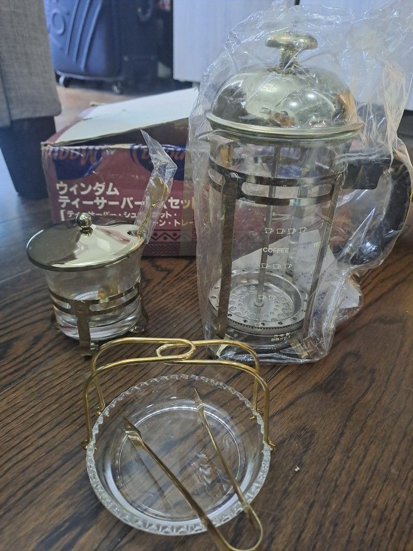 Vintage Coffee Server Set (Category: Coffee & Tea Tableware) located in Manila. Submitted by joanbalde39643 (Listing ID 1397327710, Image 2). Description: - from Japan. Vintage coffee server set - Includes glass carafe with measurement markings - Features a filter and stand - Comes with a spoon and small serving dish - Complete set in original packaging - Elegant gold-colored accents.