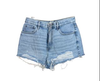 (Category: ) located in . Submitted by bubbytea.closet (Listing ID 1397398504, Image 1). Description: .